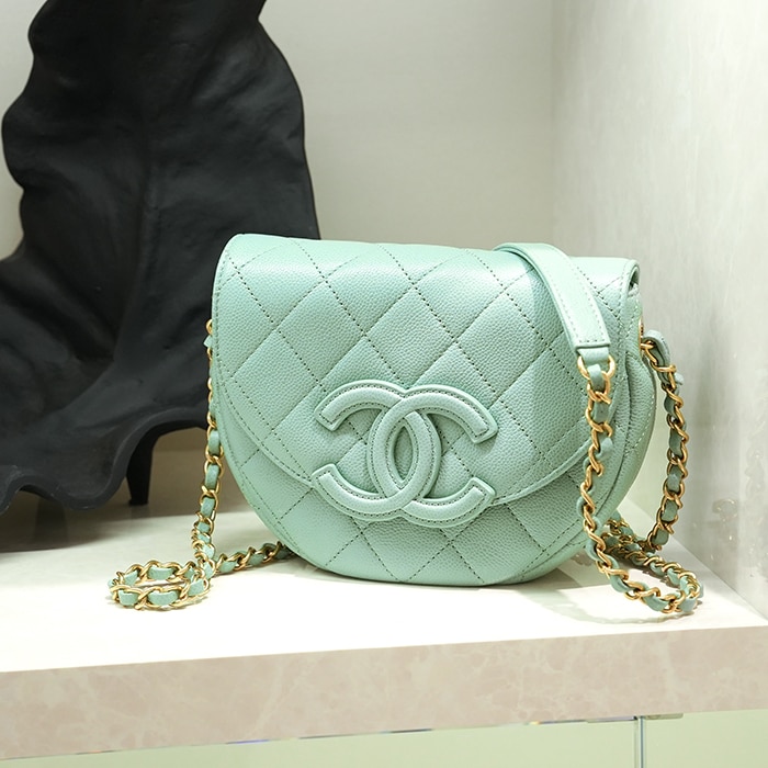 シャネル ミニメッセンジャーバッグ キャビアスキン ライトグリーン