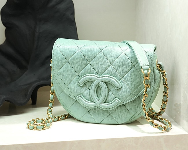 CHANEL シャネル その他 ミニメッセンジャーバッグ キャビアスキン ライトグリーン