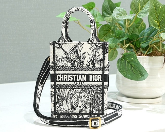 CHRISTIAN DIOR クリスチャン ディオール ブックトート バーティカルバッグ ミニ トワル ド ジュイ ヴォヤージュ エンブロイダリー ホワイト ブラック