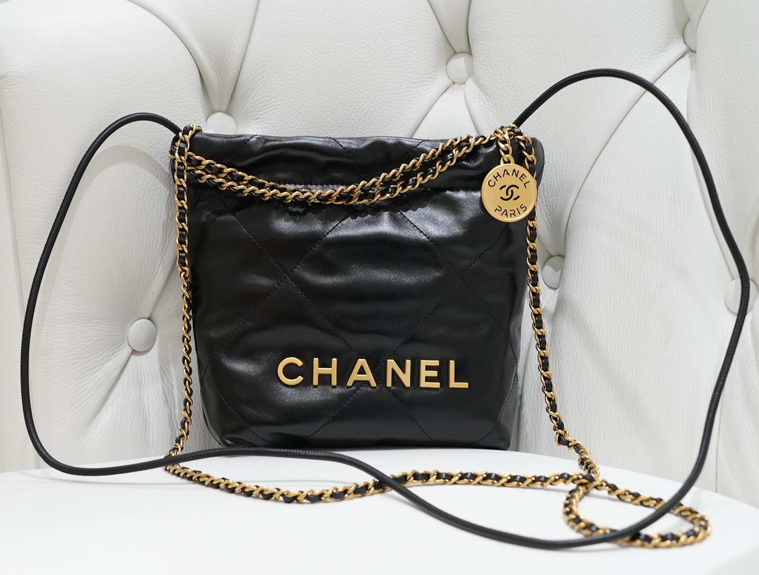 CHANEL シャネル シャネル22 ミニハンドバッグ AS3980 シャイニーカーフスキン