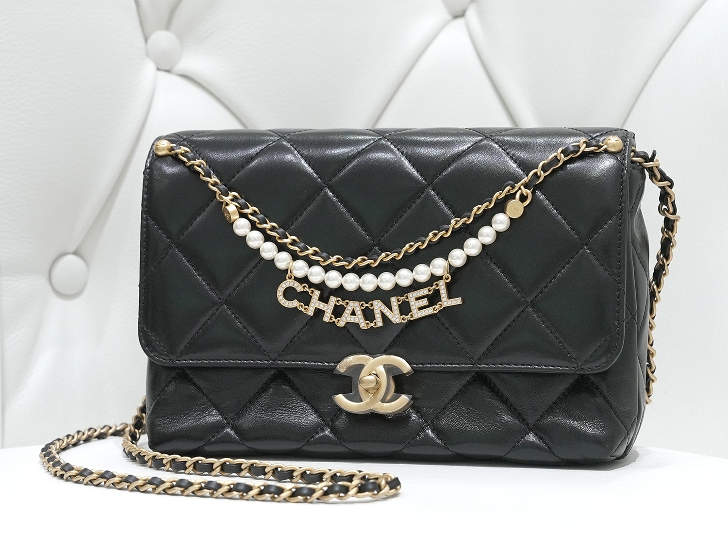 CHANEL シャネル ミニ フラップ バッグ ブラック ラムスキン ゴールド金具 AS5011 B17360 94305