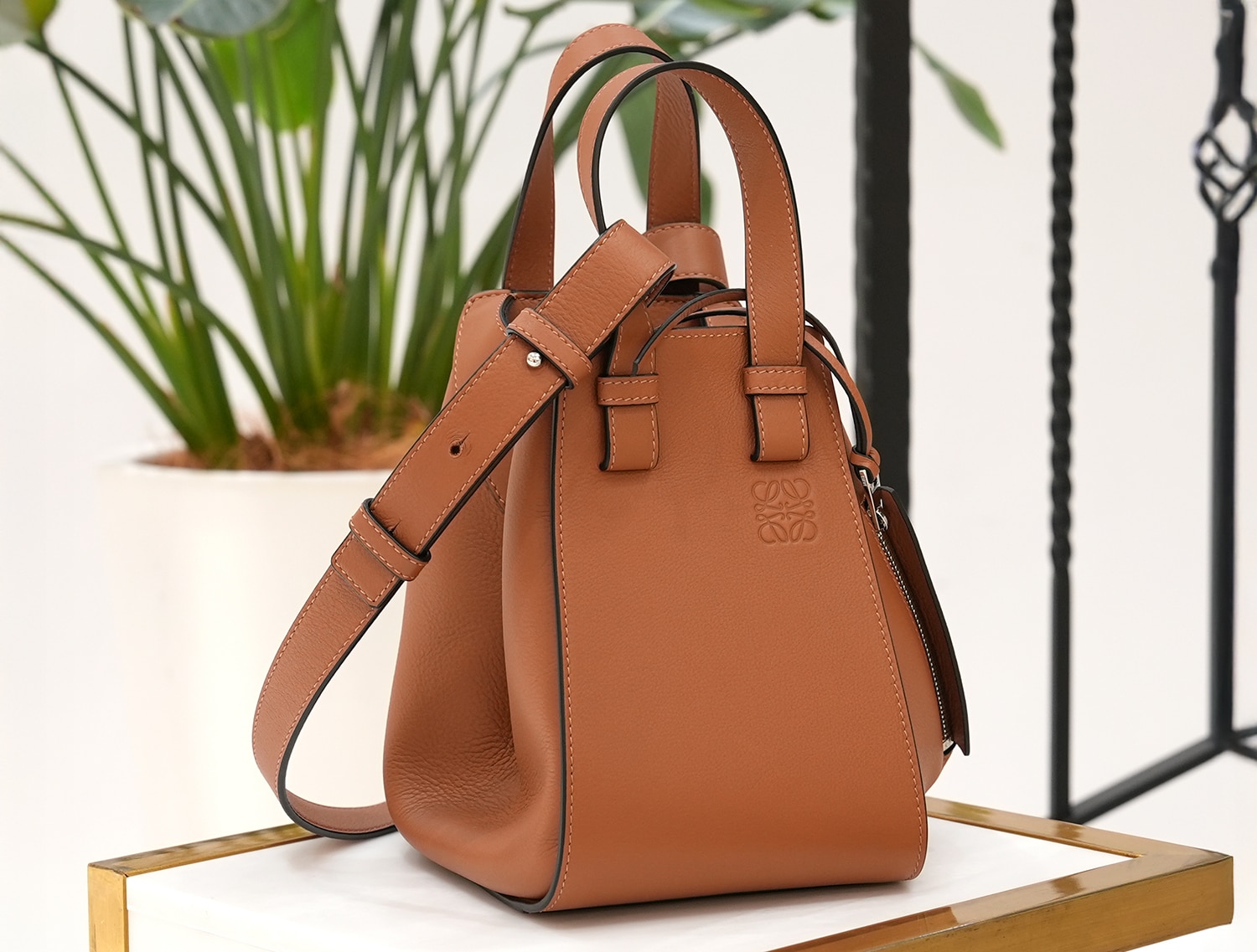 LOEWE ロエベ ハンモック バッグ コンパクト タン A538H13X10