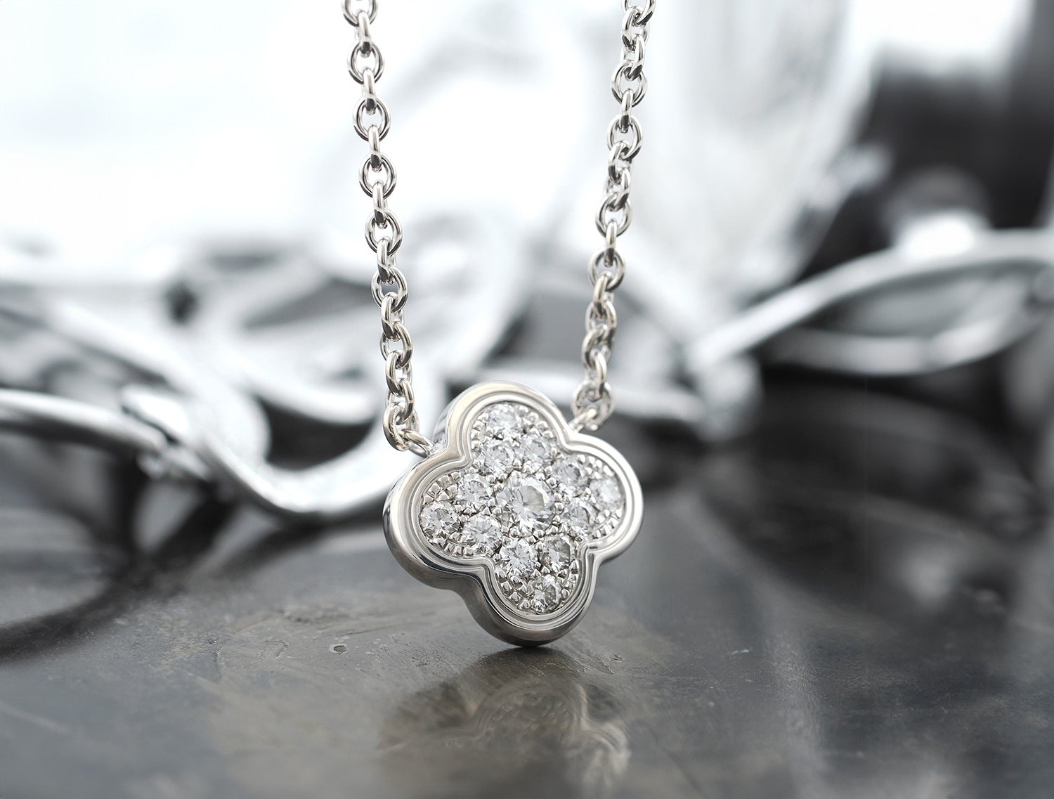 Van Cleef & Arpels ヴァン クリーフ&アーペル アルハンブラ ピュアアルハンブラ スモール ネックレス ホワイトゴールド ダイヤモンド