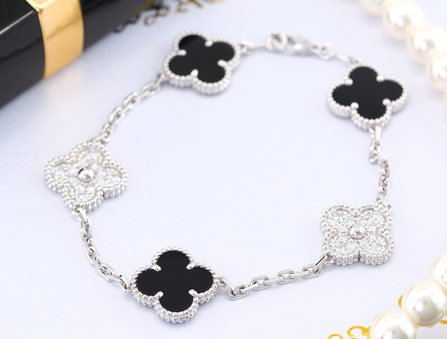 Van Cleef & Arpels ヴァン クリーフ&アーペル アルハンブラ ヴィンテージ アルハンブラ ブレスレット 5モチーフ ホワイトゴールド オニキス ダイヤモンド VCARP2R900