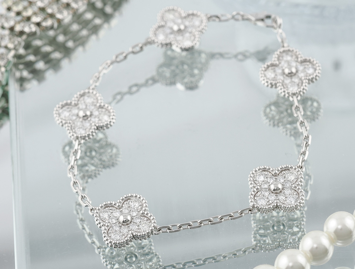 Van Cleef & Arpels ヴァン クリーフ&アーペル アルハンブラ ヴィンテージ アルハンブラ ブレスレット 5モチーフ ホワイトゴールド ダイヤモンド VCARA41500