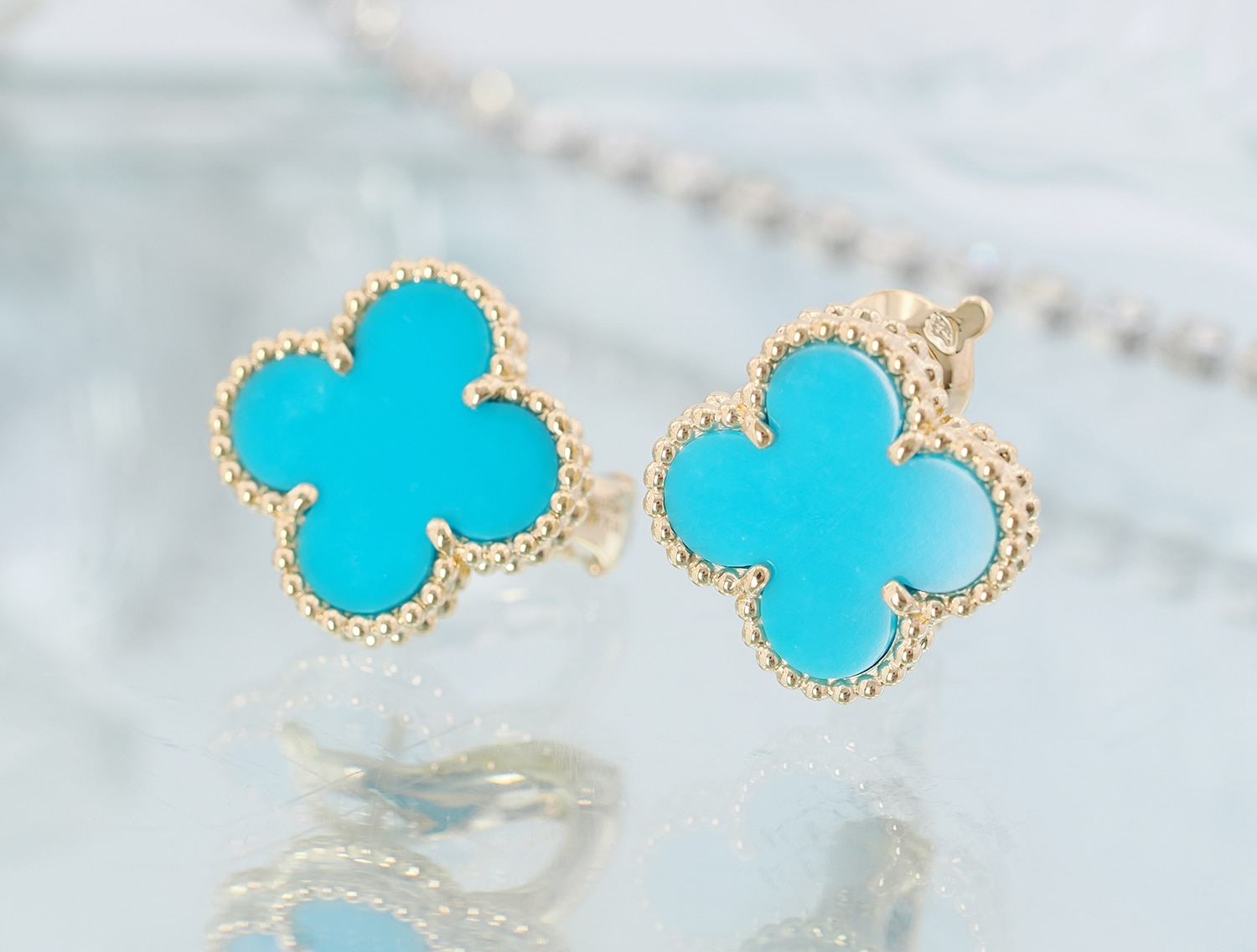 Van Cleef & Arpels ヴァン クリーフ&アーペル アルハンブラ ヴィンテージアルハンブラ ピアス ターコイズ イエローゴールド VCARA44400