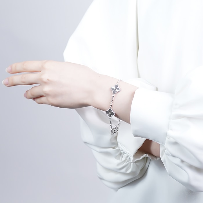 Van Cleef & Arpels ヴァン クリーフ&アーペル アルハンブラ ヴィンテージ アルハンブラ ブレスレット 5モチーフ ホワイトゴールド ギョーシェ VCARP9XE00 14