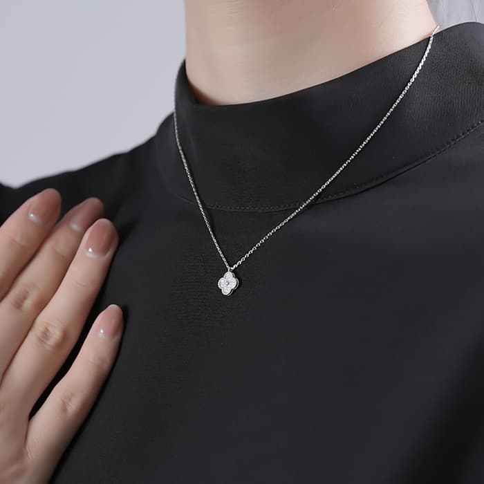 Van Cleef & Arpels ヴァン クリーフ&アーペル アルハンブラ スウィート アルハンブラ ペンダント ネックレス ホワイトゴールド ダイヤモンド VCARO85900 14