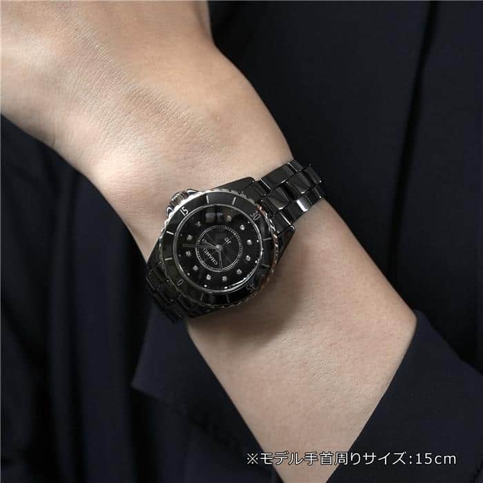 CHANEL シャネル J12 クォーツ 33mm H5701 ブラックセラミック 28