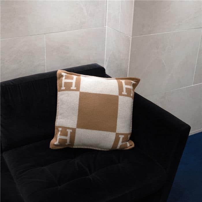 HERMES エルメス クッション アヴァロン PM エクリュ / キャラメル 29