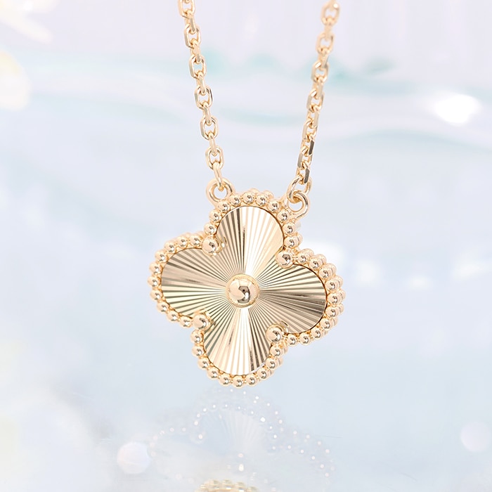 Van Cleef & Arpels ヴァン クリーフ&アーペル アルハンブラ ヴィンテージ アルハンブラ ペンダント ネックレス ギョーシェ イエローゴールド VCARP4KL00 2