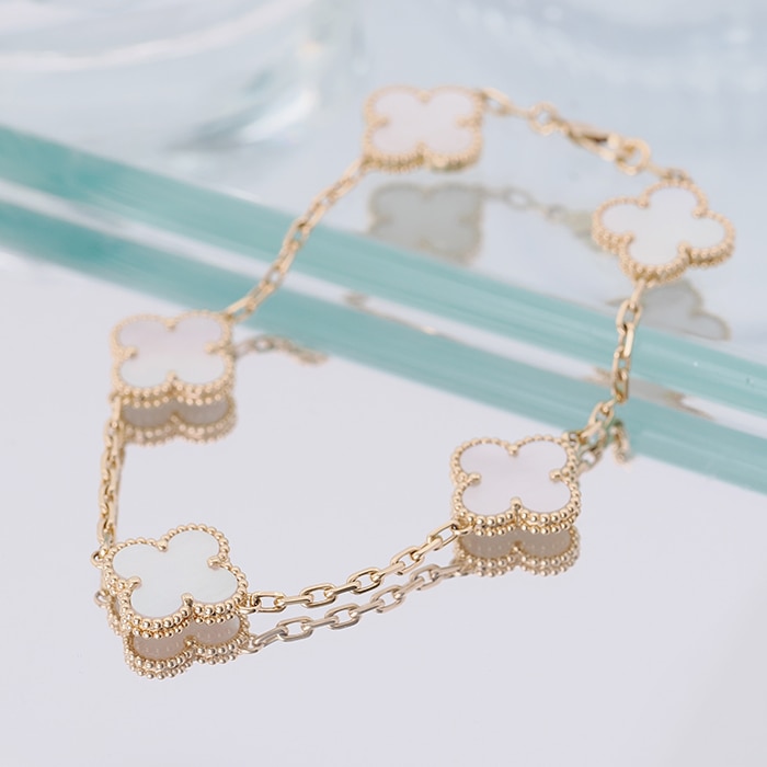 Van Cleef & Arpels ヴァン クリーフ&アーペル アルハンブラ ヴィンテージ アルハンブラ ブレスレット 5モチーフ マザーオブパール イエローゴールド VCARA41800 2