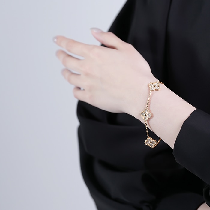 Van Cleef & Arpels ヴァン クリーフ&アーペル アルハンブラ ヴィンテージ アルハンブラ ブレスレット 5モチーフ イエローゴールド ダイヤモンド VCARA41400 14