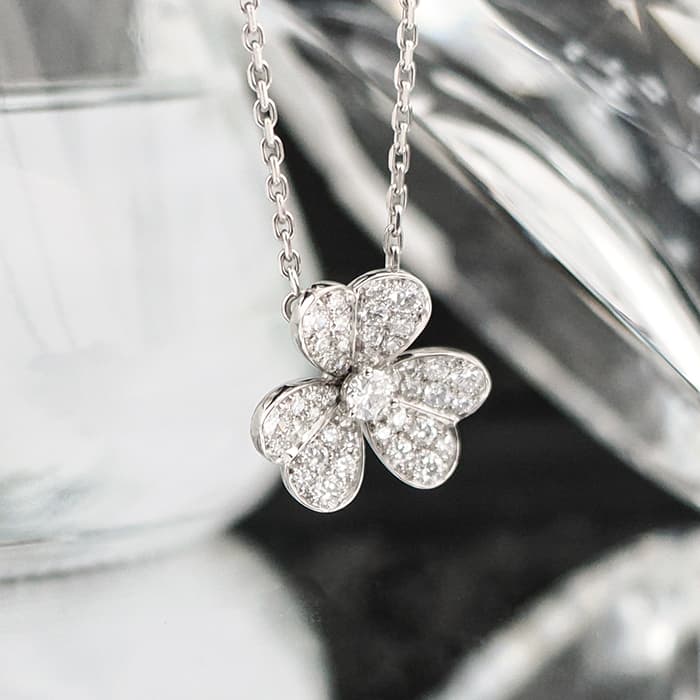 Van Cleef & Arpels ヴァン クリーフ&アーペル フリヴォル ペンダント ネックレス スモールモデル ホワイトゴールド ダイヤモンド VCARD31800 2