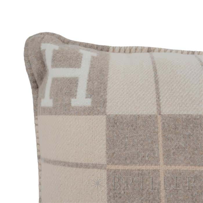 HERMES エルメス クッション アヴァロンIII PM ココ・カモミール H102666M 28 11