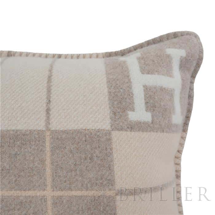 HERMES エルメス クッション アヴァロンIII PM ココ・カモミール H102666M 28 12