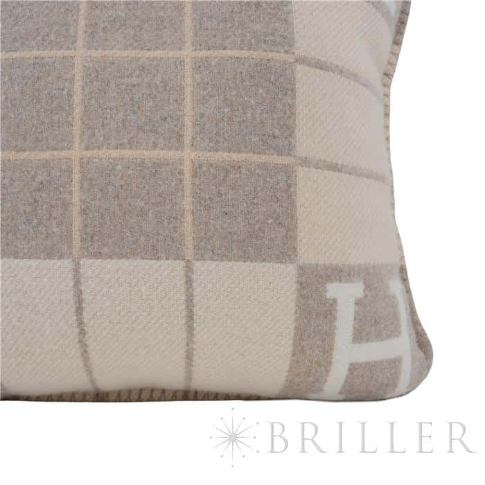 HERMES エルメス クッション アヴァロンIII PM ココ・カモミール H102666M 28 14