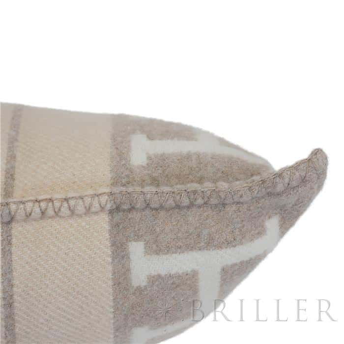 HERMES エルメス クッション アヴァロンIII PM ココ・カモミール H102666M 28 18