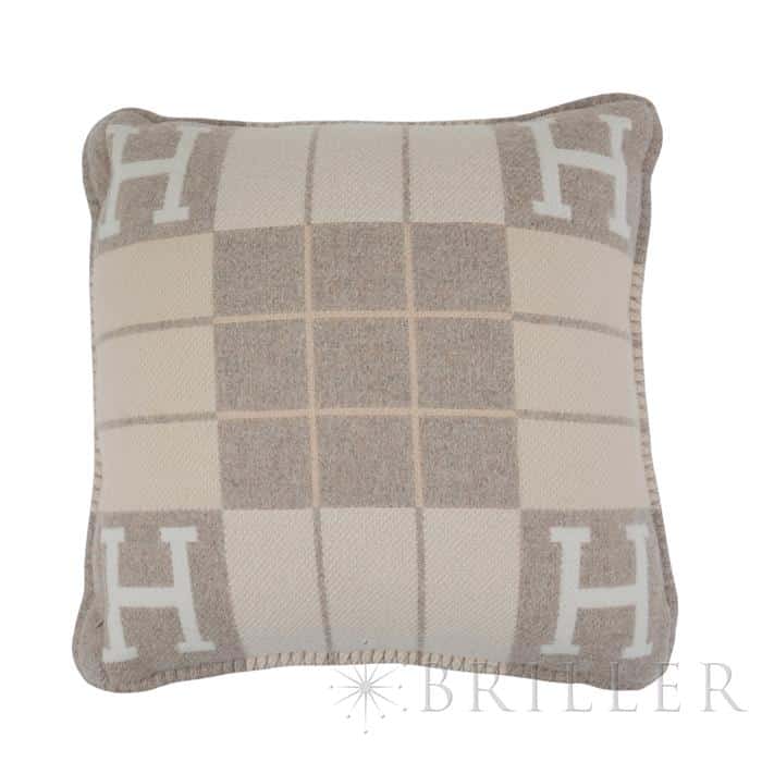 HERMES エルメス クッション アヴァロンIII PM ココ・カモミール H102666M 28 1