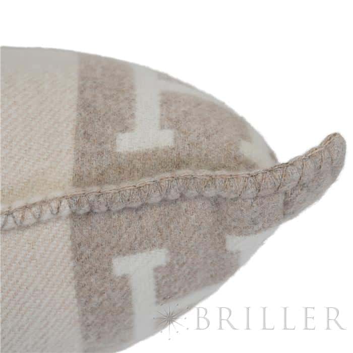 HERMES エルメス クッション アヴァロンIII PM ココ・カモミール H102666M 28 20