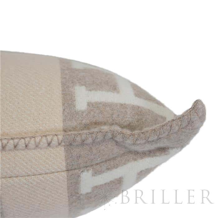 HERMES エルメス クッション アヴァロンIII PM ココ・カモミール H102666M 28 22