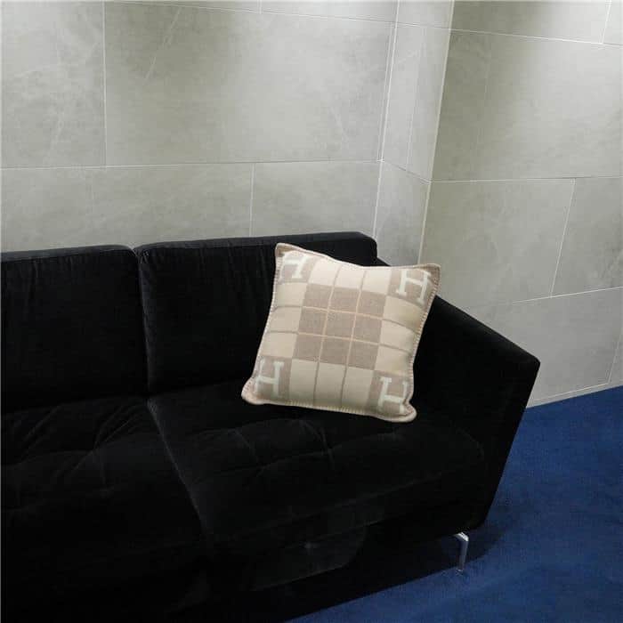 HERMES エルメス クッション アヴァロンIII PM ココ・カモミール H102666M 28 29