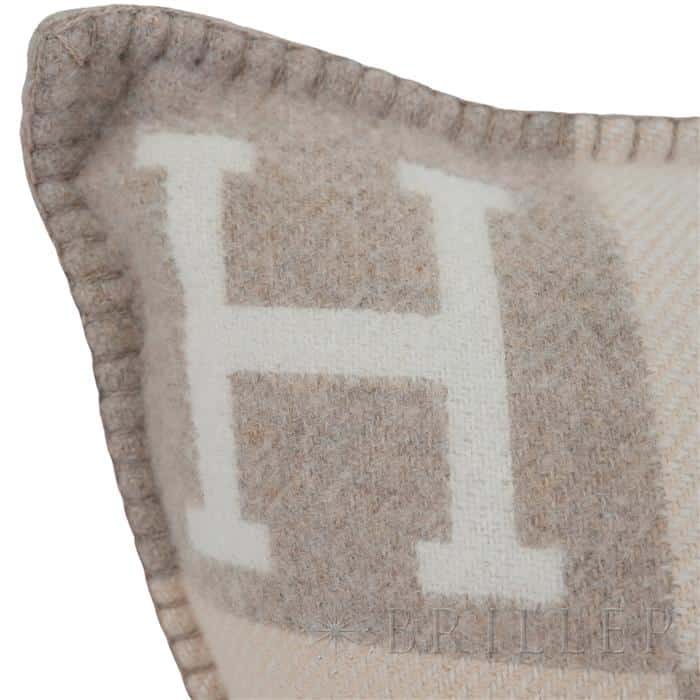 HERMES エルメス クッション アヴァロンIII PM ココ・カモミール H102666M 28 3