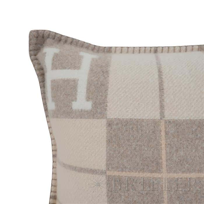 HERMES エルメス クッション アヴァロンIII PM ココ・カモミール H102666M 28 5