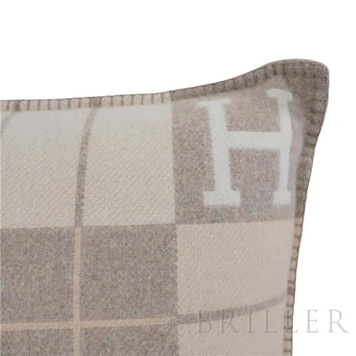 HERMES エルメス クッション アヴァロンIII PM ココ・カモミール H102666M 28 6