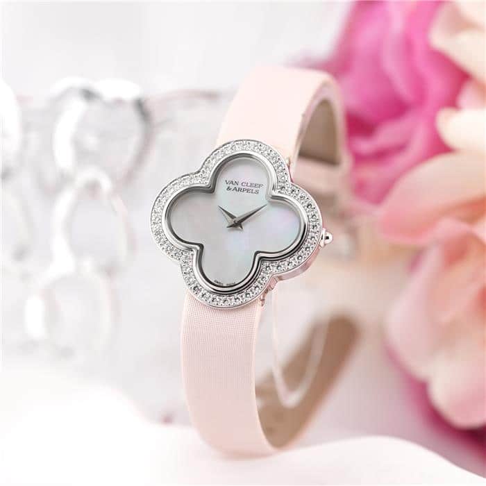 Van Cleef & Arpels ヴァン クリーフ&アーペル アルハンブラ ウォッチ スモールモデル ホワイトゴールド VCARM95800 2