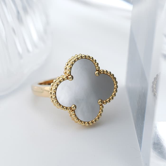 Van Cleef & Arpels ヴァン クリーフ&アーペル マジック アルハンブラ リング イエローゴールド MOP VCARF78951 11号 2
