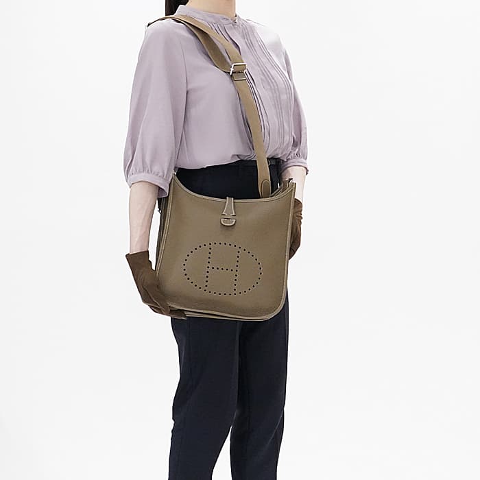 新品)HERMES エルメス その他 エヴリンIII 29 PM トリヨン エトゥープ 価値 【新品】HERMES エブリン PM ショルダーバッグ